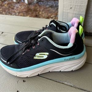 Women’s Skechers D’Lux Walker Shoes